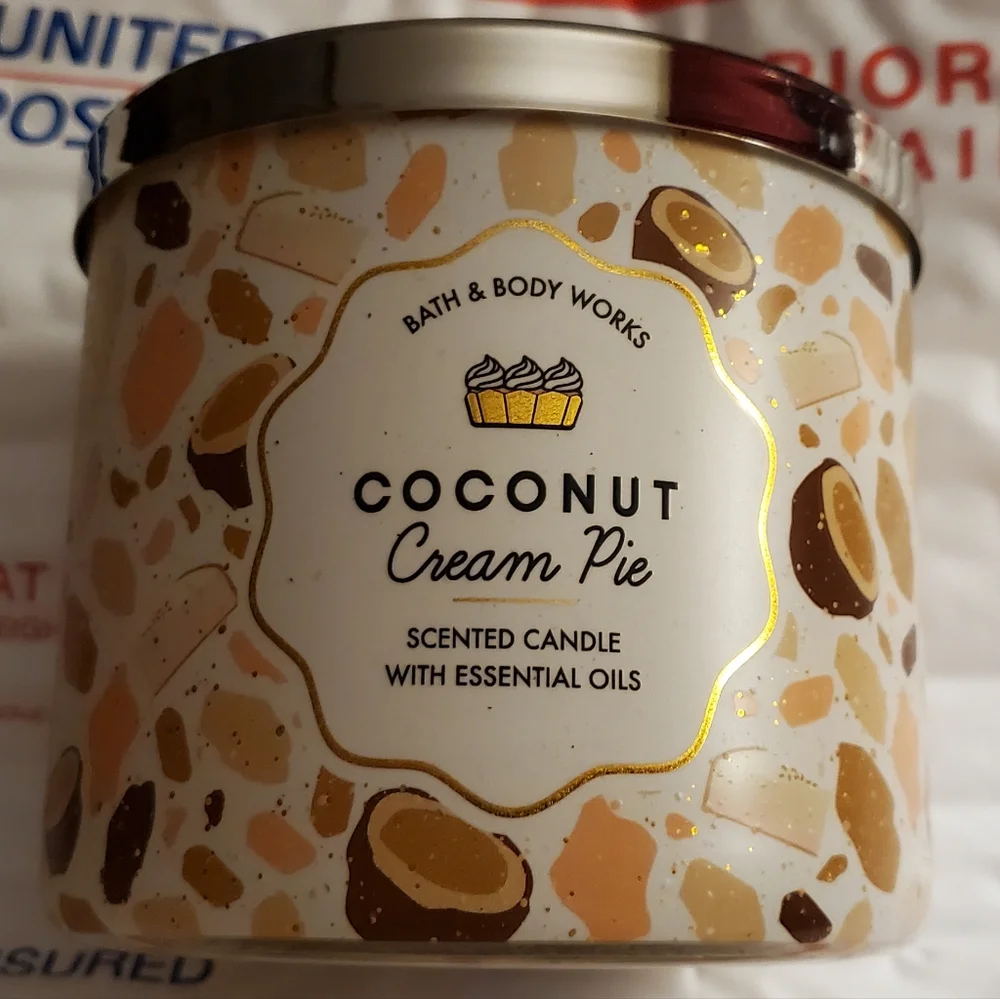 1 X Bath & Body Works Coconut Cream Pie 14.5oz 3-wick candle BBW - Picture 3 of 8